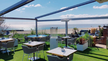 new-cliff-dining-on-the-terrace