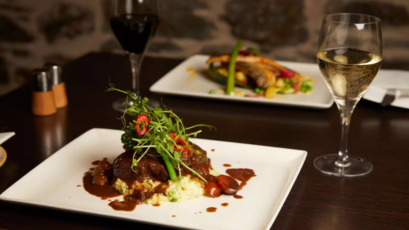 Dining-The-Riverside-Park-Hotel