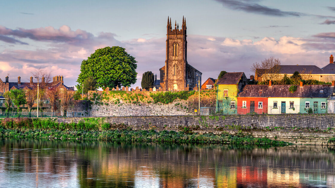 Shannon-river-scenery-in-Limerick-city